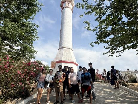 Seek Marketing Partners Goes to Patar Beach!